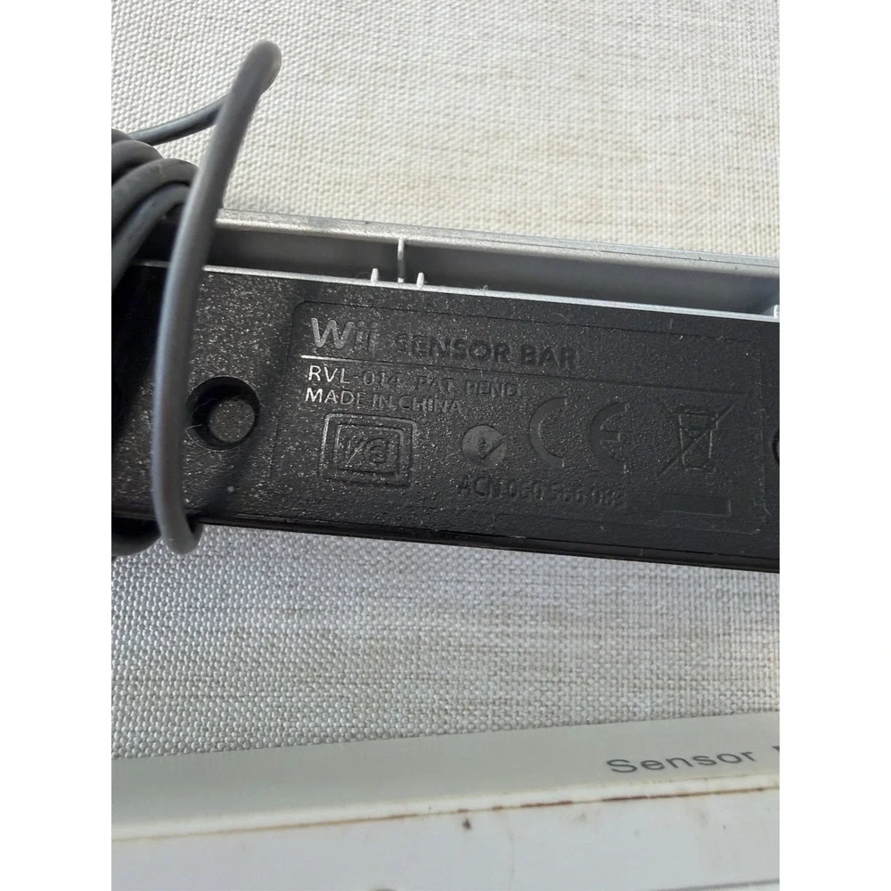 Nintendo Wii Sensor Bar Lot of 2‎ OEM RVL-014 White & Black Untested